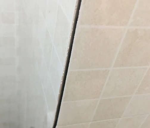 扎兰屯瓷砖空鼓维修公司分享阳台瓷砖脱落的修复过程可以分为以下几个步骤